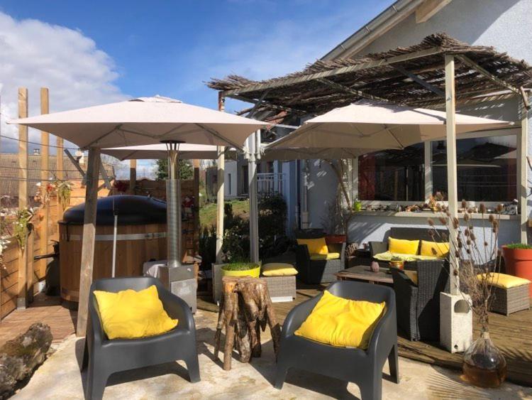 A La Marc'Quize Chambres D'Hotes, Petit Dejeuner Compris, Avec Piscine A Debordement En Exterieur, Bain Nordique A 38 Degres En Prestation Supplement Sur Reservation Horaire Anticipee 1 Place De Parking Gratuite Sur Place Mouxy Luaran gambar