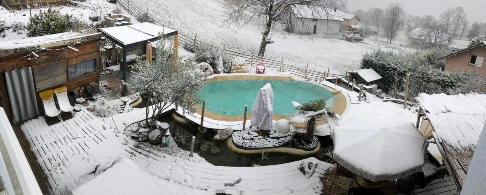 A La Marc'Quize Chambres D'Hotes, Petit Dejeuner Compris, Avec Piscine A Debordement En Exterieur, Bain Nordique A 38 Degres En Prestation Supplement Sur Reservation Horaire Anticipee 1 Place De Parking Gratuite Sur Place Mouxy Luaran gambar