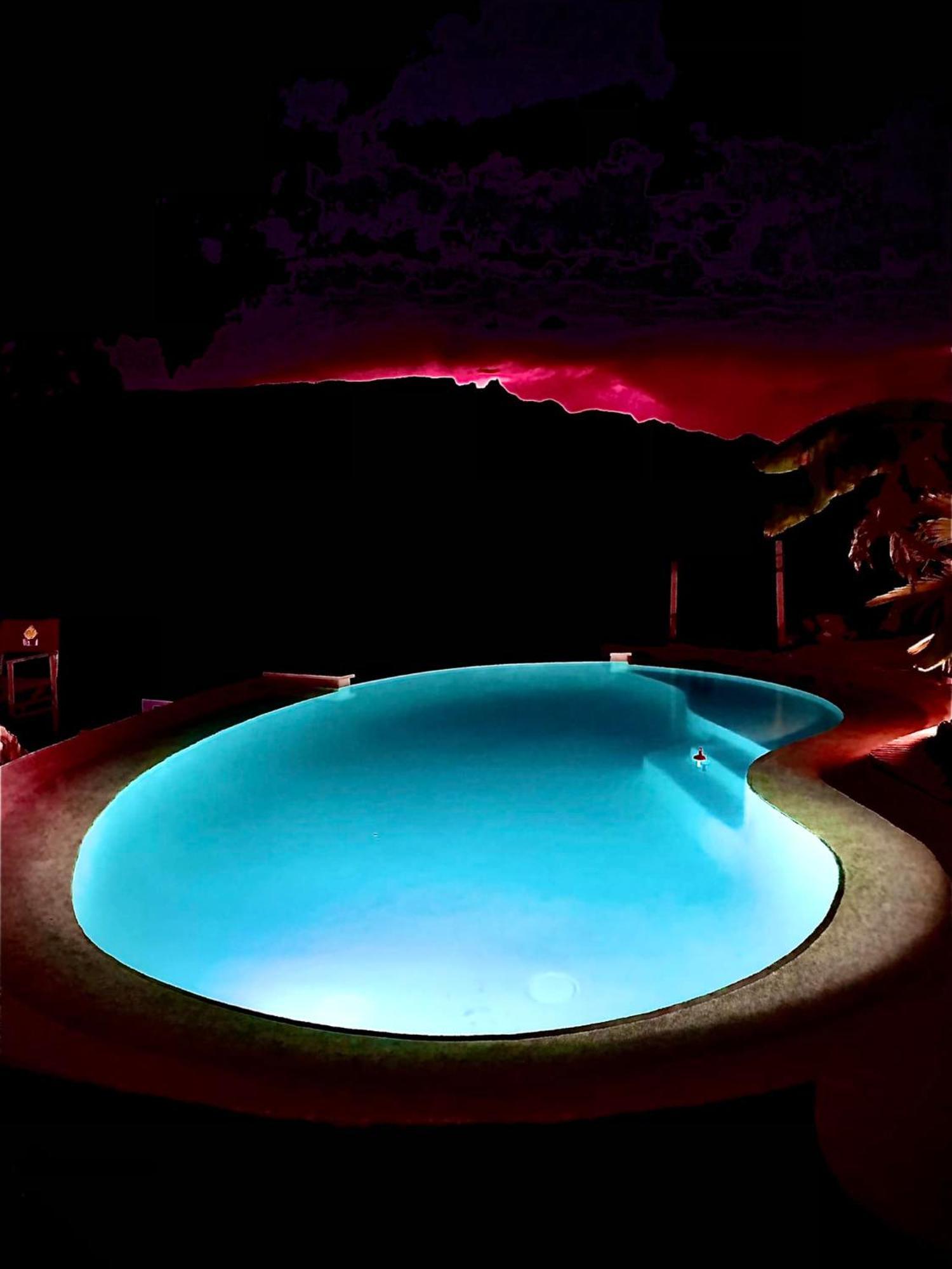A La Marc'Quize Chambres D'Hotes, Petit Dejeuner Compris, Avec Piscine A Debordement En Exterieur, Bain Nordique A 38 Degres En Prestation Supplement Sur Reservation Horaire Anticipee 1 Place De Parking Gratuite Sur Place Mouxy Luaran gambar