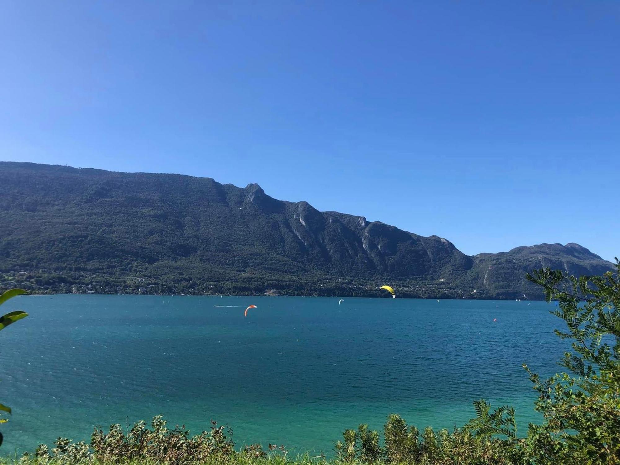 A La Marc'Quize Chambres D'Hotes, Petit Dejeuner Compris, Avec Piscine A Debordement En Exterieur, Bain Nordique A 38 Degres En Prestation Supplement Sur Reservation Horaire Anticipee 1 Place De Parking Gratuite Sur Place Mouxy Luaran gambar