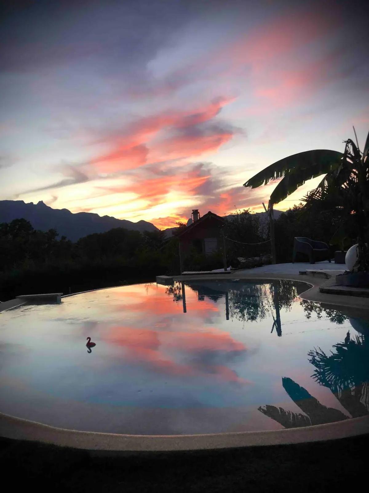 A La Marc'Quize Chambres D'Hotes, Petit Dejeuner Compris, Avec Piscine A Debordement En Exterieur, Bain Nordique A 38 Degres En Prestation Supplement Sur Reservation Horaire Anticipee 1 Place De Parking Gratuite Sur Place Mouxy Luaran gambar