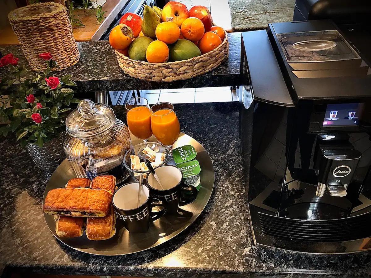 A La Marc'Quize Chambres D'Hotes, Petit Dejeuner Compris, Avec Piscine A Debordement En Exterieur, Bain Nordique A 38 Degres En Prestation Supplement Sur Reservation Horaire Anticipee 1 Place De Parking Gratuite Sur Place Mouxy Luaran gambar