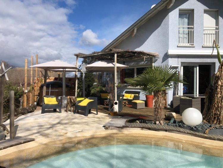 A La Marc'Quize Chambres D'Hotes, Petit Dejeuner Compris, Avec Piscine A Debordement En Exterieur, Bain Nordique A 38 Degres En Prestation Supplement Sur Reservation Horaire Anticipee 1 Place De Parking Gratuite Sur Place Mouxy Luaran gambar