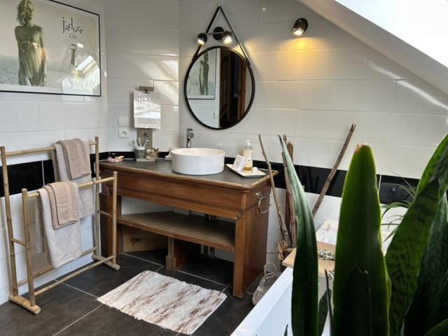 A La Marc'Quize Chambres D'Hotes, Petit Dejeuner Compris, Avec Piscine A Debordement En Exterieur, Bain Nordique A 38 Degres En Prestation Supplement Sur Reservation Horaire Anticipee 1 Place De Parking Gratuite Sur Place Mouxy Luaran gambar