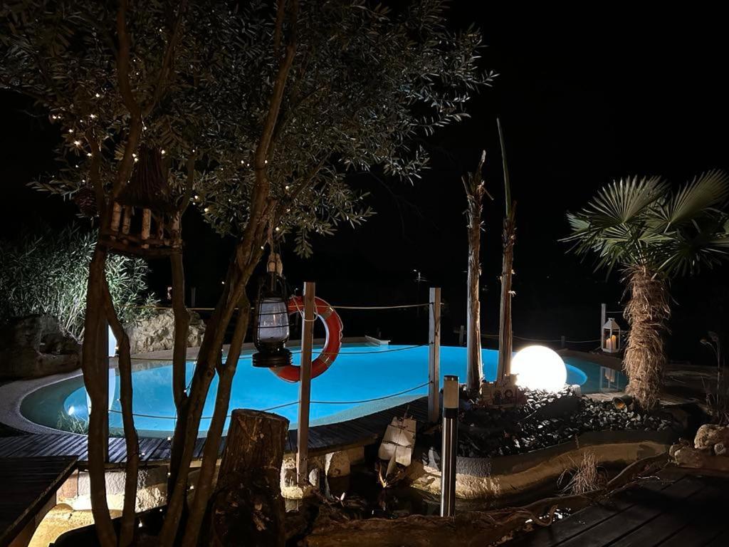 A La Marc'Quize Chambres D'Hotes, Petit Dejeuner Compris, Avec Piscine A Debordement En Exterieur, Bain Nordique A 38 Degres En Prestation Supplement Sur Reservation Horaire Anticipee 1 Place De Parking Gratuite Sur Place Mouxy Luaran gambar