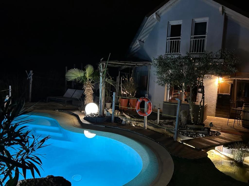 A La Marc'Quize Chambres D'Hotes, Petit Dejeuner Compris, Avec Piscine A Debordement En Exterieur, Bain Nordique A 38 Degres En Prestation Supplement Sur Reservation Horaire Anticipee 1 Place De Parking Gratuite Sur Place Mouxy Luaran gambar
