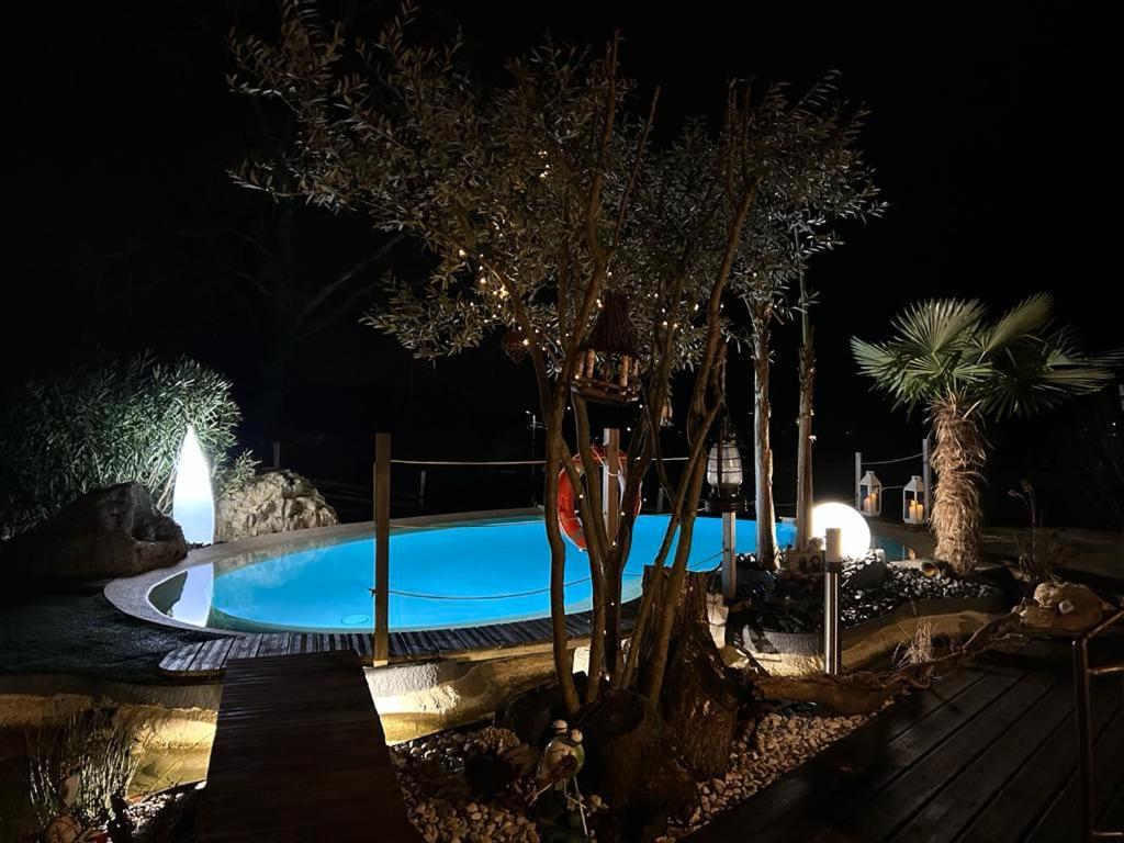 A La Marc'Quize Chambres D'Hotes, Petit Dejeuner Compris, Avec Piscine A Debordement En Exterieur, Bain Nordique A 38 Degres En Prestation Supplement Sur Reservation Horaire Anticipee 1 Place De Parking Gratuite Sur Place Mouxy Luaran gambar